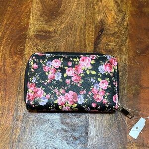 NWT Unbrandedt Floral Women's Wallet